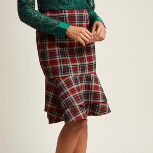ModCloth Womens Tiered Ruffle Pencil Trumpet Skirt Red Green Plaid size Small